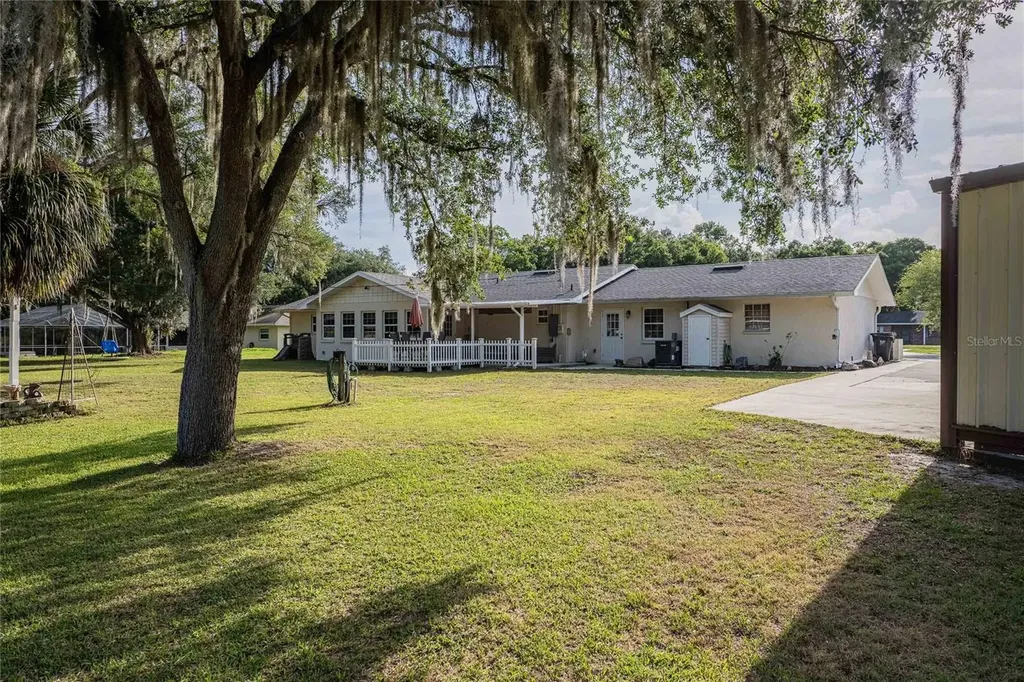 5905 Whispering Pines Road Lakeland FL 33811