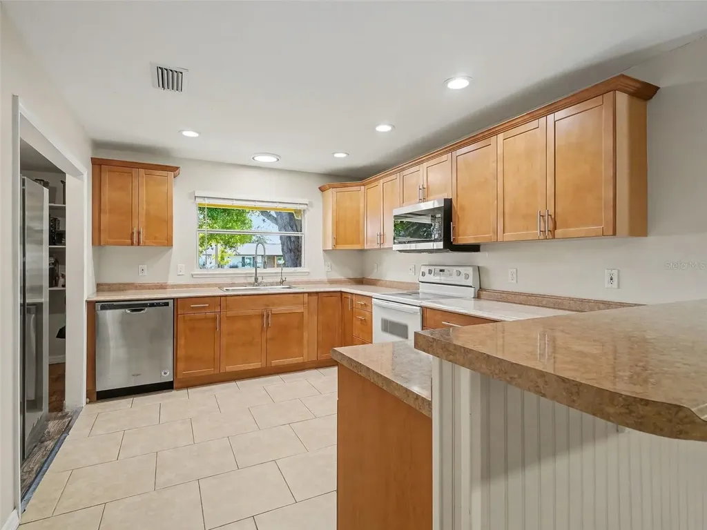 704 S Lockwood Ridge Road Sarasota FL 34237