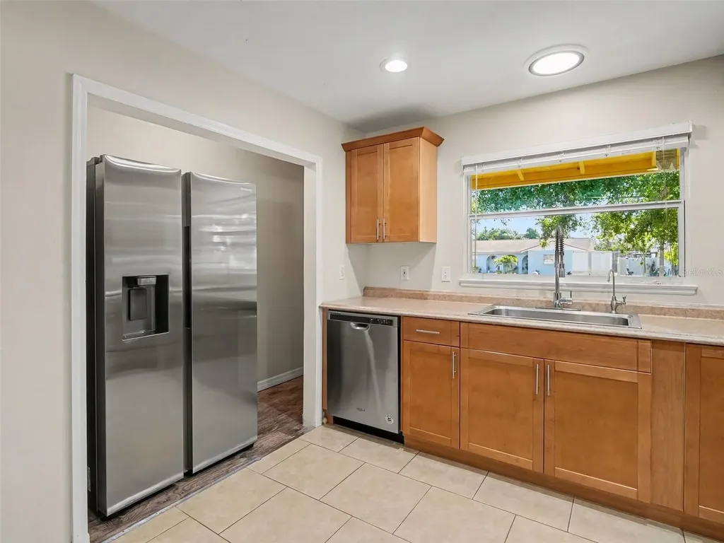 704 S Lockwood Ridge Road Sarasota FL 34237