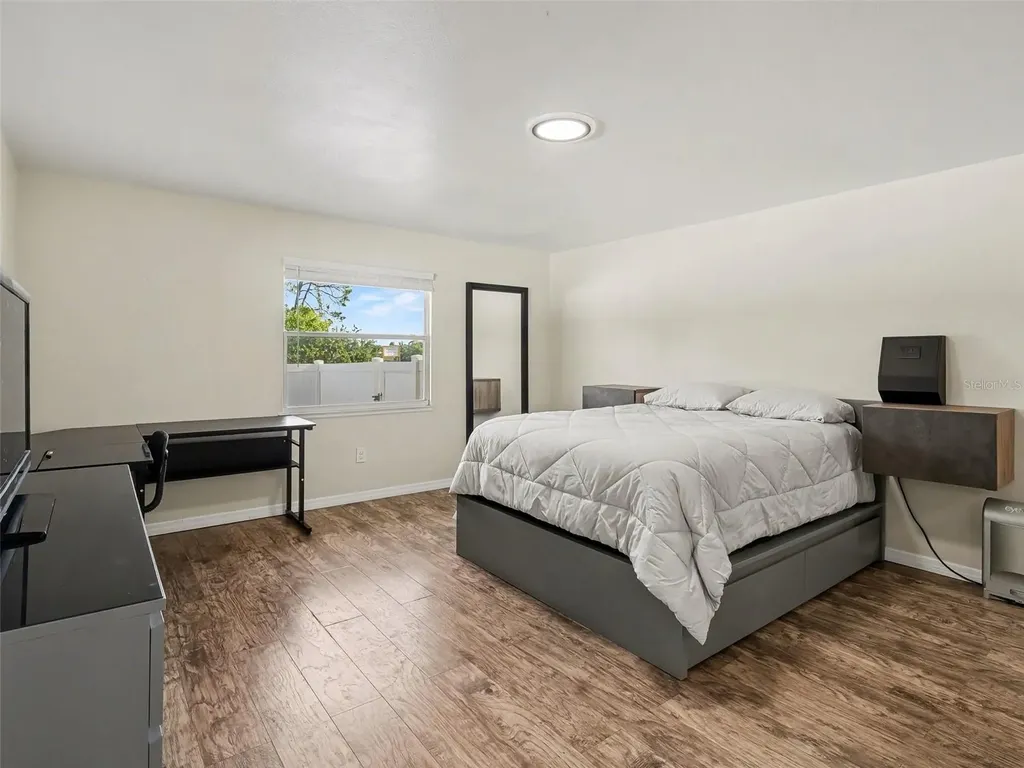 704 S Lockwood Ridge Road Sarasota FL 34237