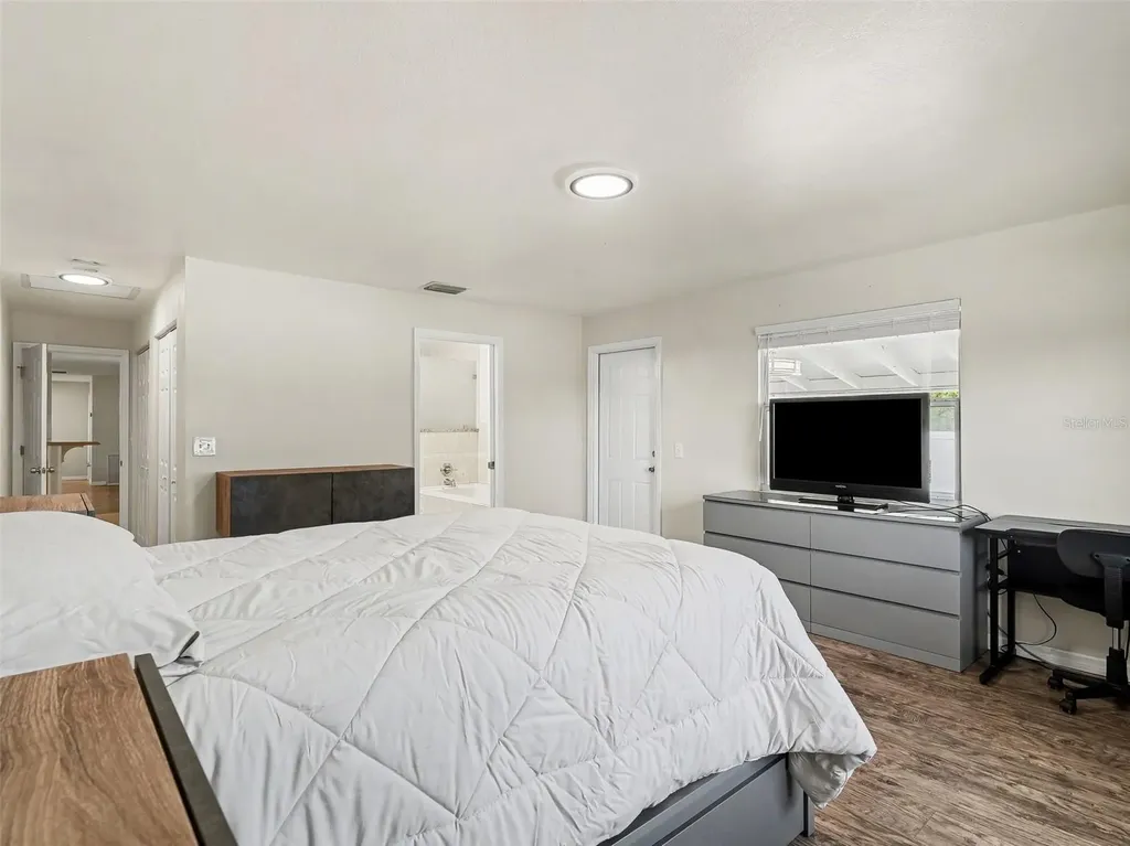 704 S Lockwood Ridge Road Sarasota FL 34237
