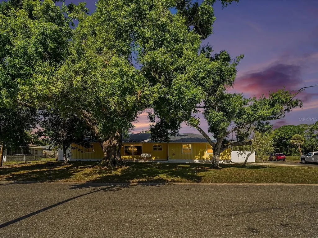 704 S Lockwood Ridge Road Sarasota FL 34237
