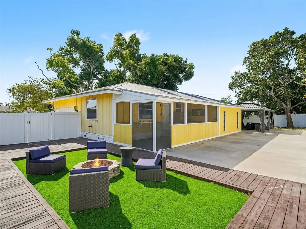 704 S Lockwood Ridge Road Sarasota FL 34237