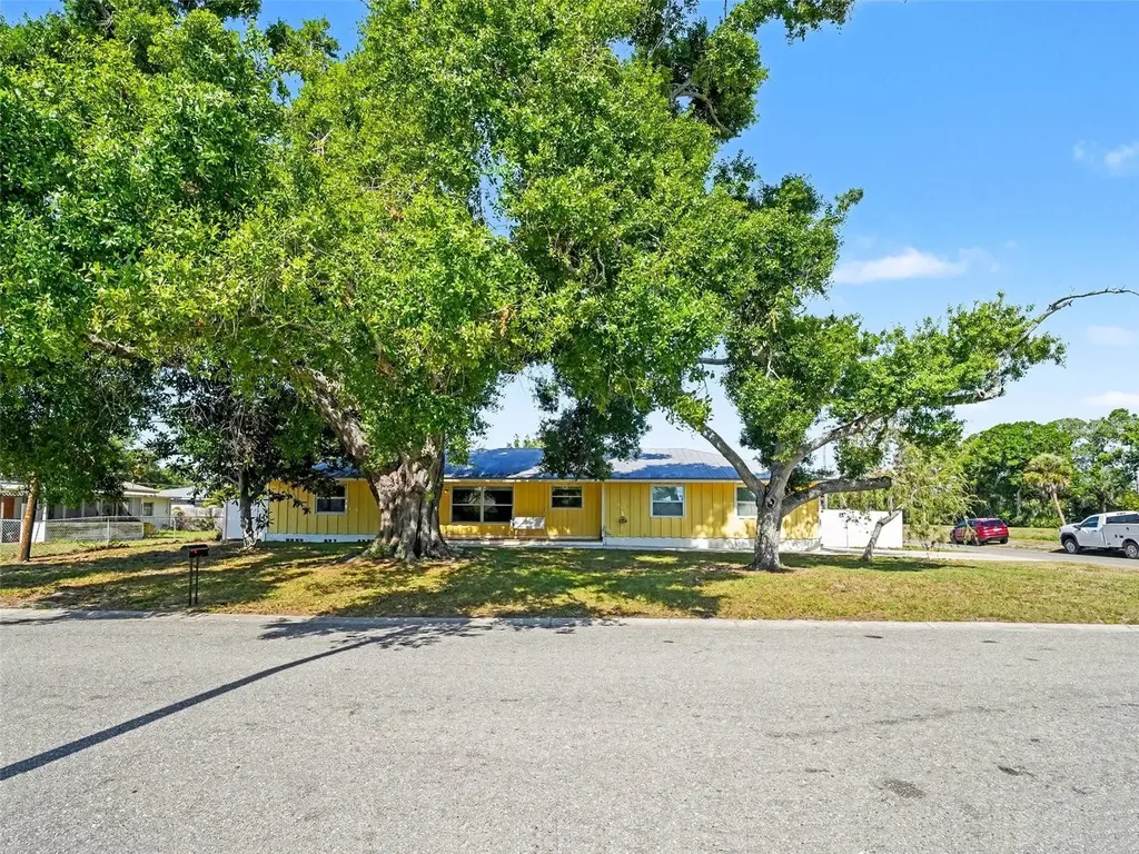 704 S Lockwood Ridge Road Sarasota FL 34237