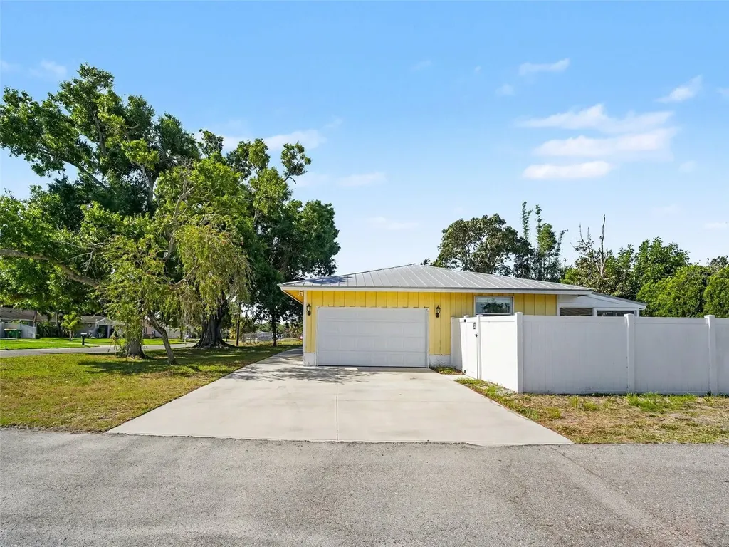 704 S Lockwood Ridge Road Sarasota FL 34237