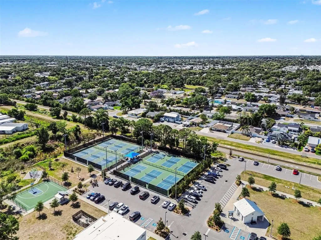 704 S Lockwood Ridge Road Sarasota FL 34237
