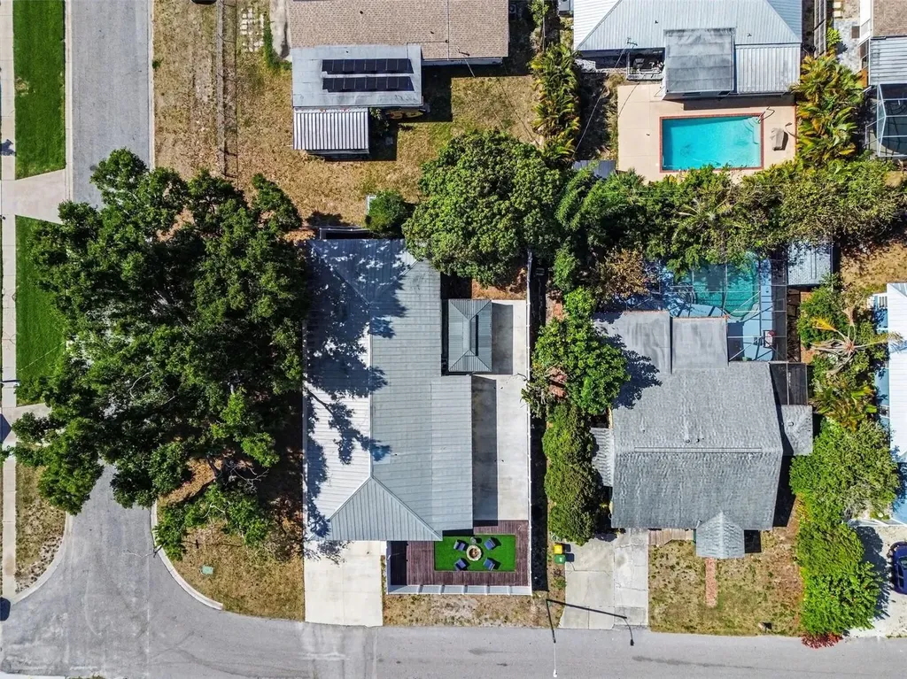 704 S Lockwood Ridge Road Sarasota FL 34237