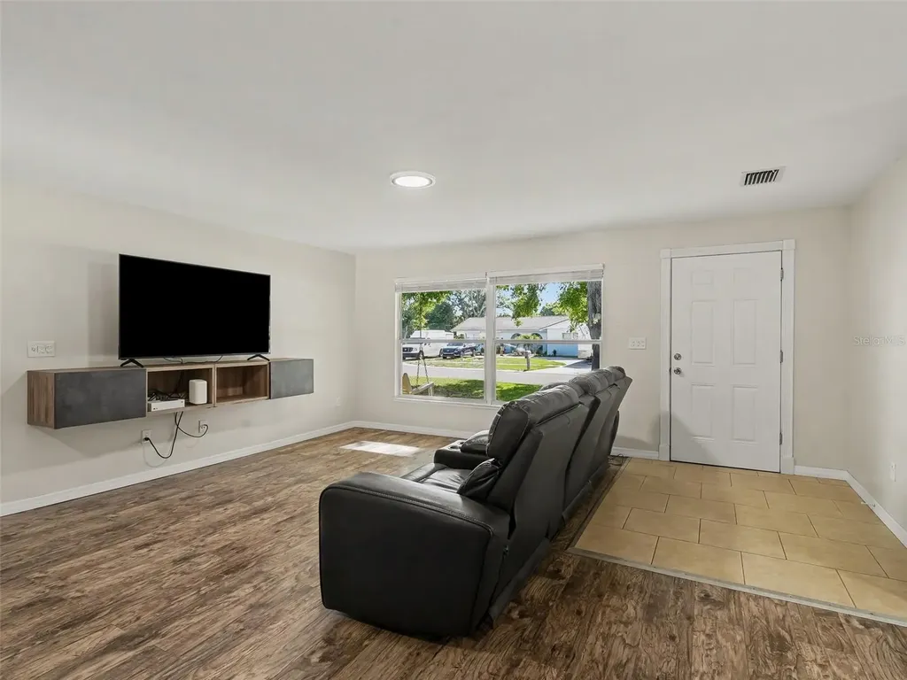 704 S Lockwood Ridge Road Sarasota FL 34237