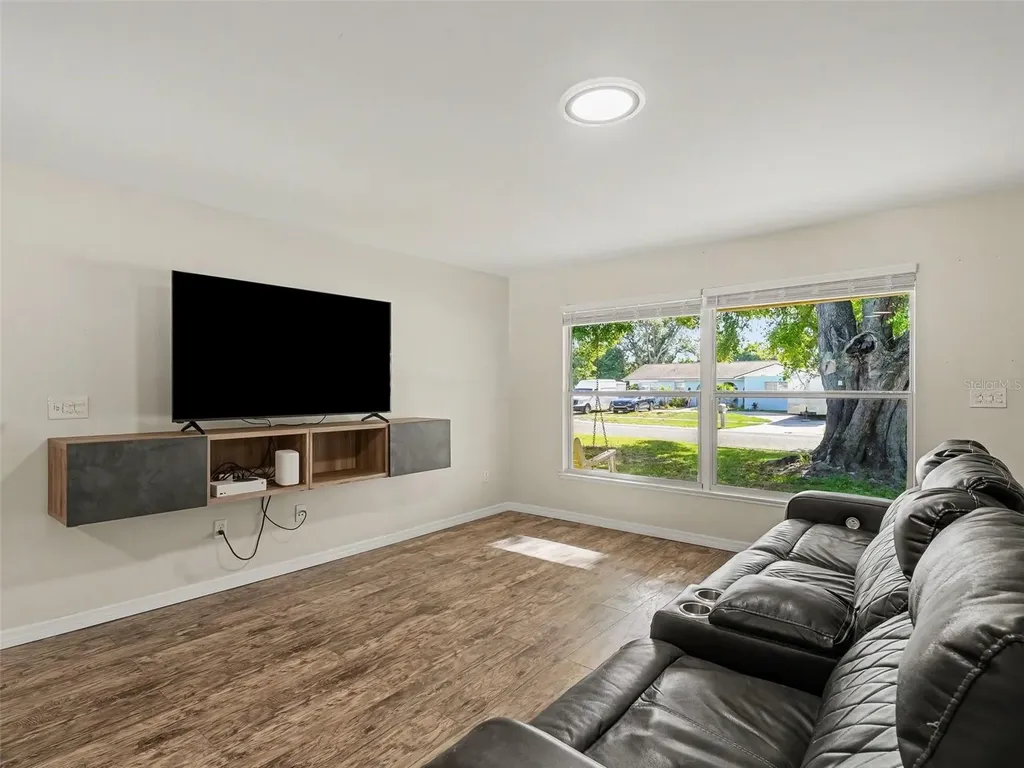 704 S Lockwood Ridge Road Sarasota FL 34237