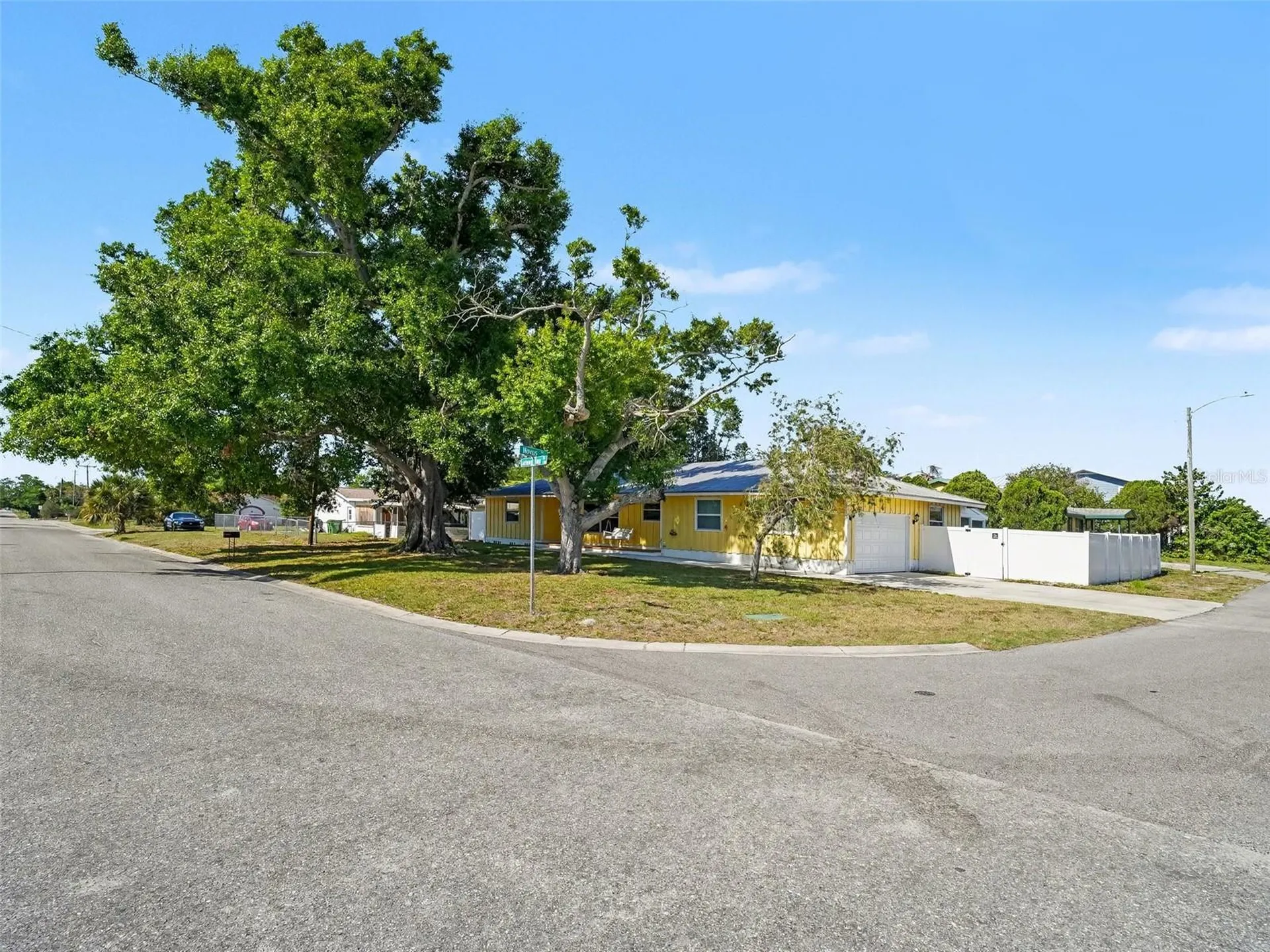 704 S Lockwood Ridge Road Sarasota FL 34237