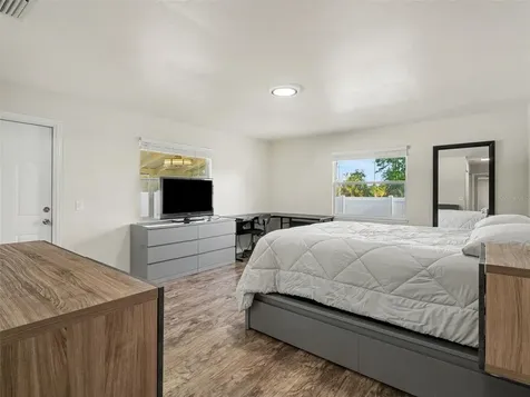 704 S Lockwood Ridge Road Sarasota FL 34237