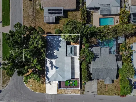 704 S Lockwood Ridge Road Sarasota FL 34237
