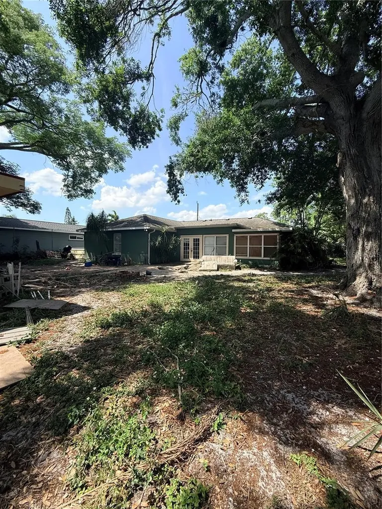 1104 67th Avenue W Bradenton FL 34207