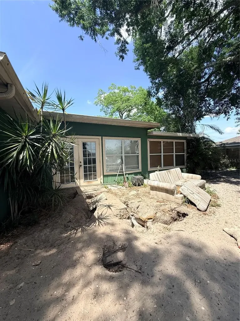 1104 67th Avenue W Bradenton FL 34207