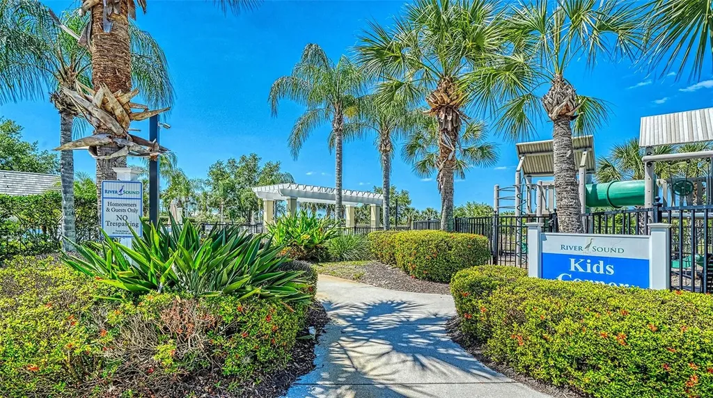 1424 Blue Horizon Circle Bradenton FL 34208