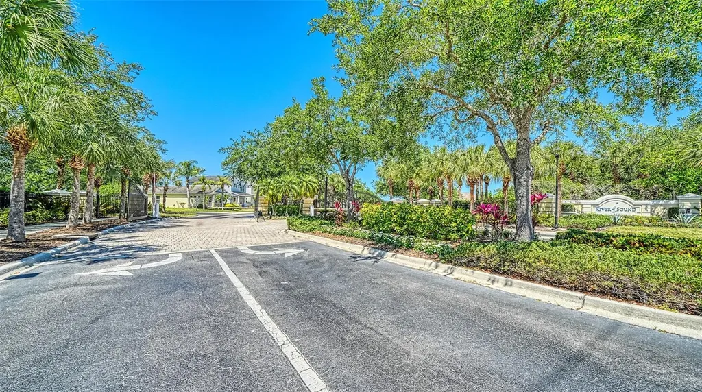 1424 Blue Horizon Circle Bradenton FL 34208
