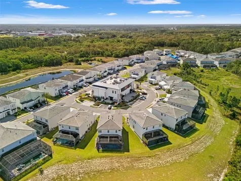 2021 Oak Creek Loop Davenport FL 33837