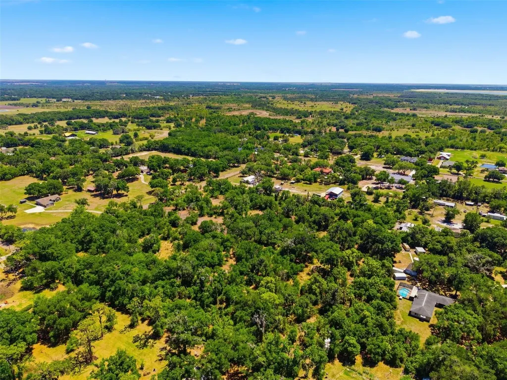 19084 Red Bird Lane Lithia FL 33547