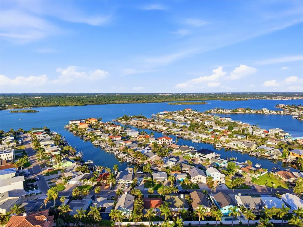 17734 1st Street E Redington Shores FL 33708