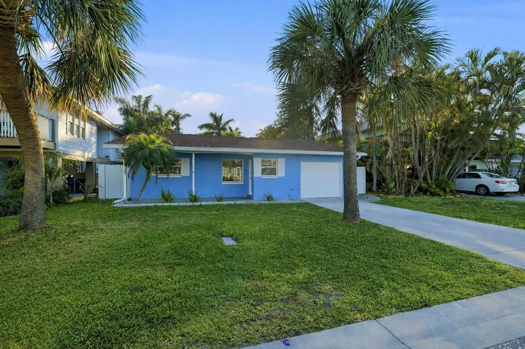 17734 1st Street E Redington Shores FL 33708