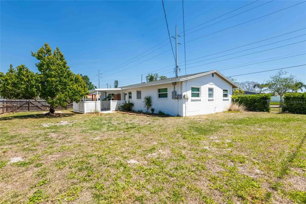 2741 37th Street S St Petersburg FL 33711