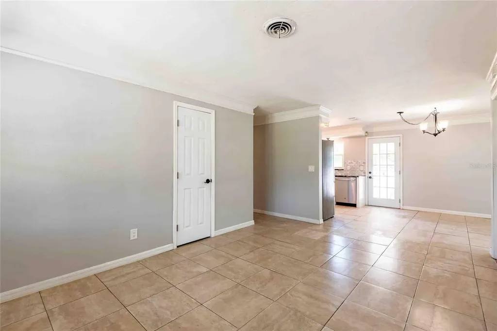 2741 37th Street S St Petersburg FL 33711
