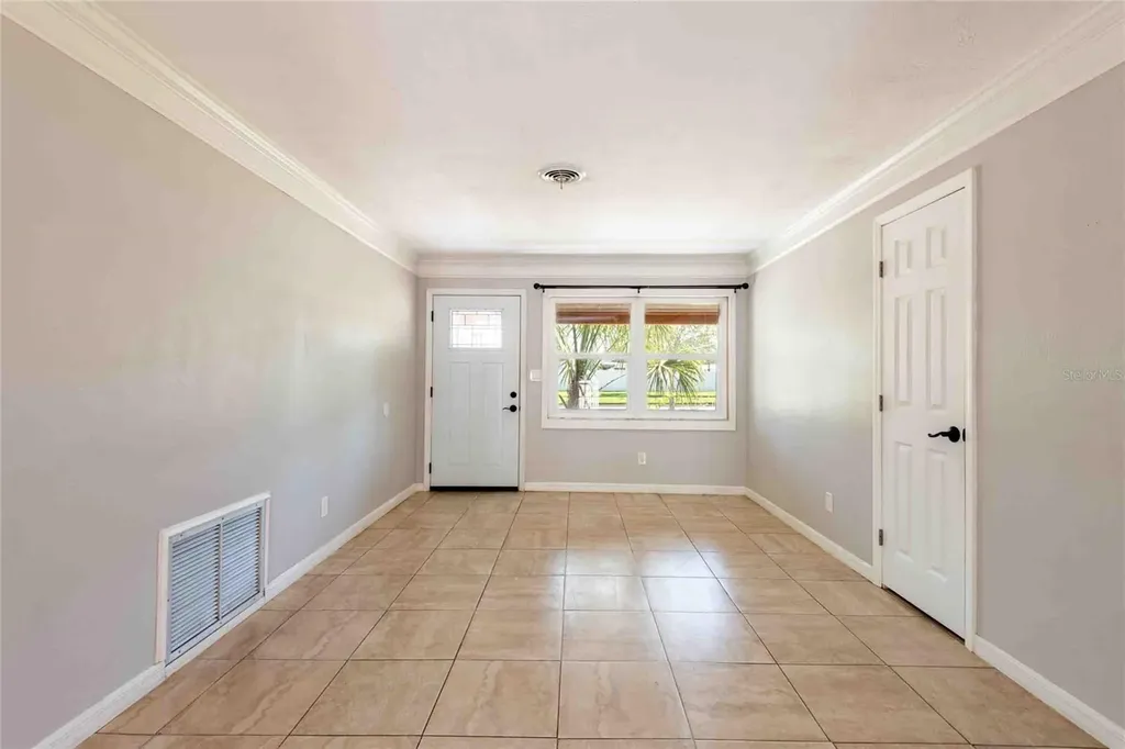 2741 37th Street S St Petersburg FL 33711