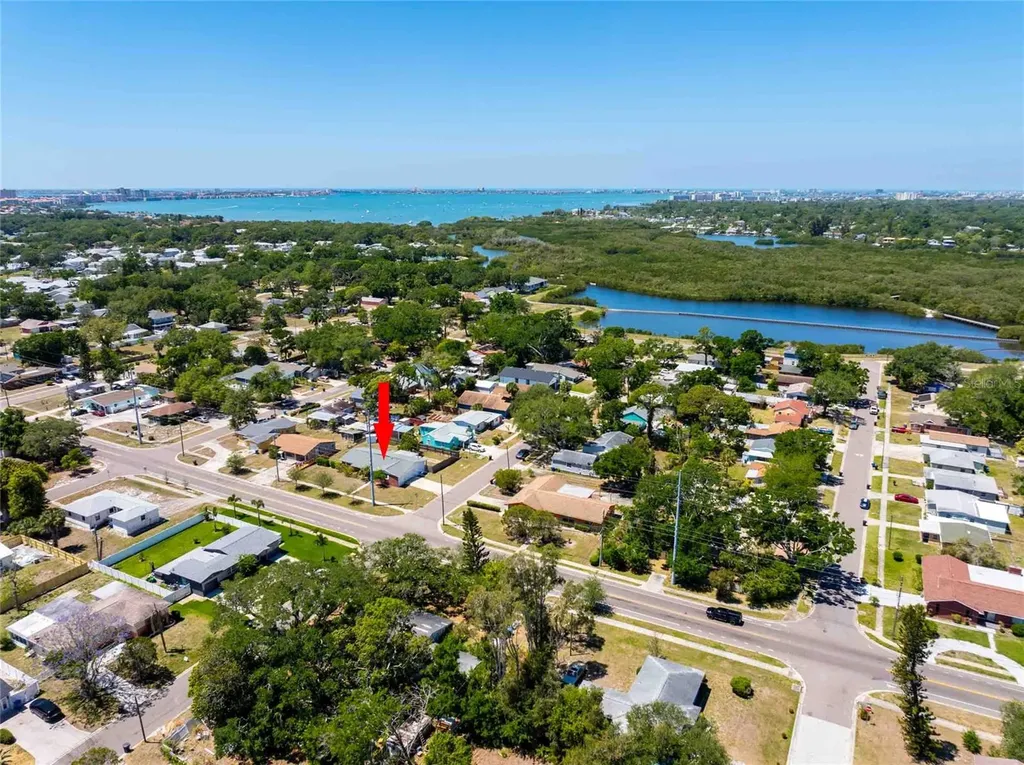 2741 37th Street S St Petersburg FL 33711