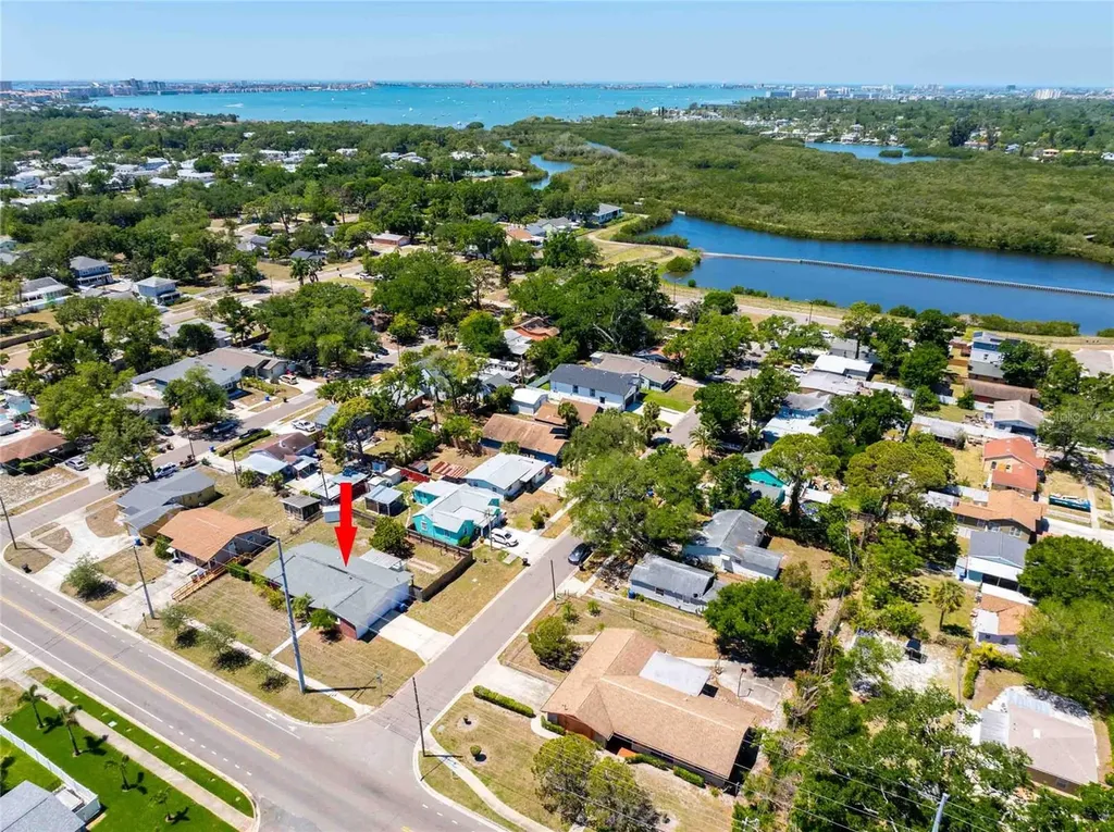 2741 37th Street S St Petersburg FL 33711