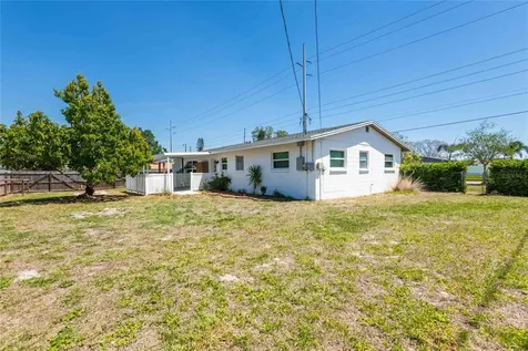 2741 37th Street S St Petersburg FL 33711