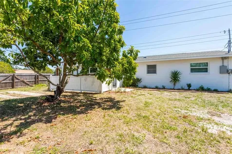 2741 37th Street S St Petersburg FL 33711