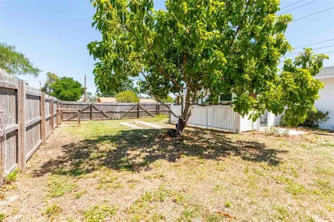 2741 37th Street S St Petersburg FL 33711