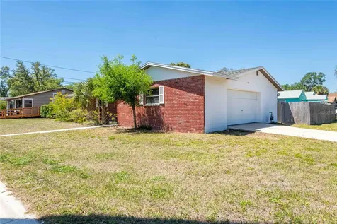 2741 37th Street S St Petersburg FL 33711