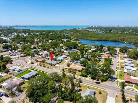 2741 37th Street S St Petersburg FL 33711