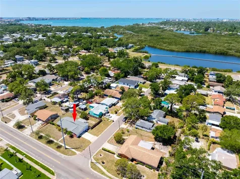 2741 37th Street S St Petersburg FL 33711
