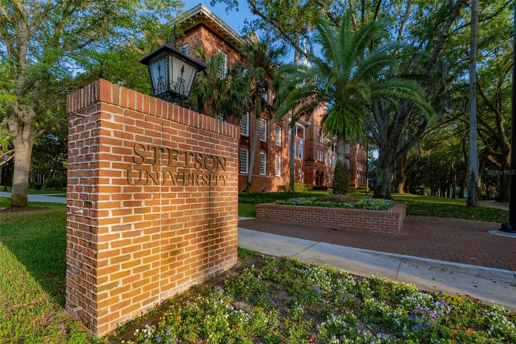 112 Hurst Court Deland FL 32724