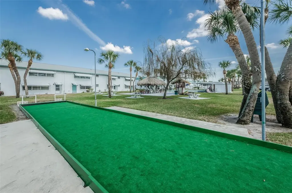 5257 81st Lane N St Petersburg FL 33709