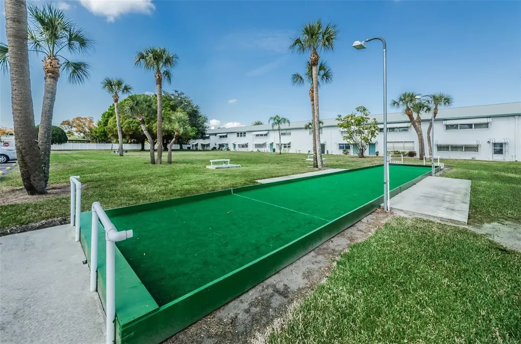 5257 81st Lane N St Petersburg FL 33709