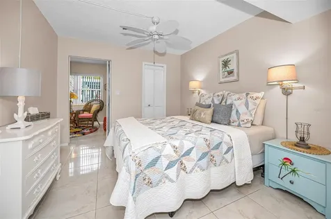 5257 81st Lane N St Petersburg FL 33709
