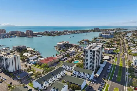 320 Island Way Clearwater FL 33767