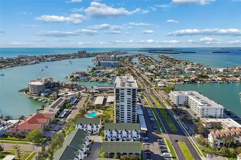 320 Island Way Clearwater FL 33767