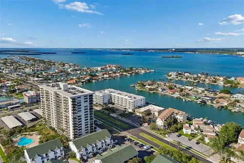 320 Island Way Clearwater FL 33767