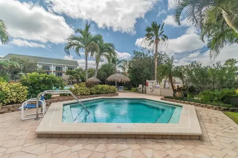 320 Island Way Clearwater FL 33767