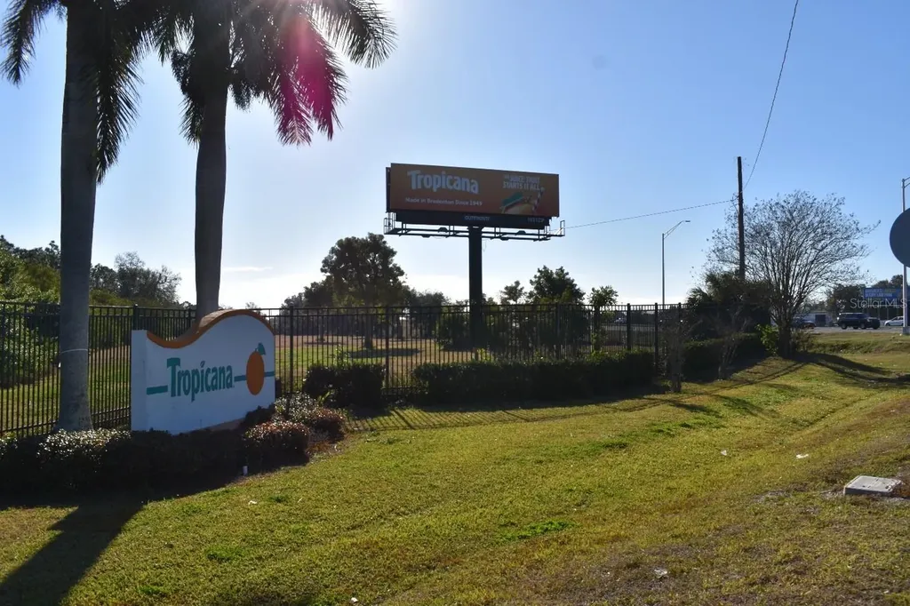 2115 9th Street E Bradenton FL 34208
