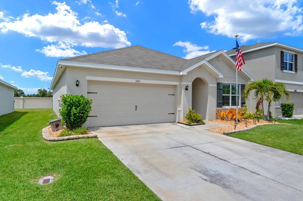 2411 Mizner Bay Avenue Bradenton FL 34208