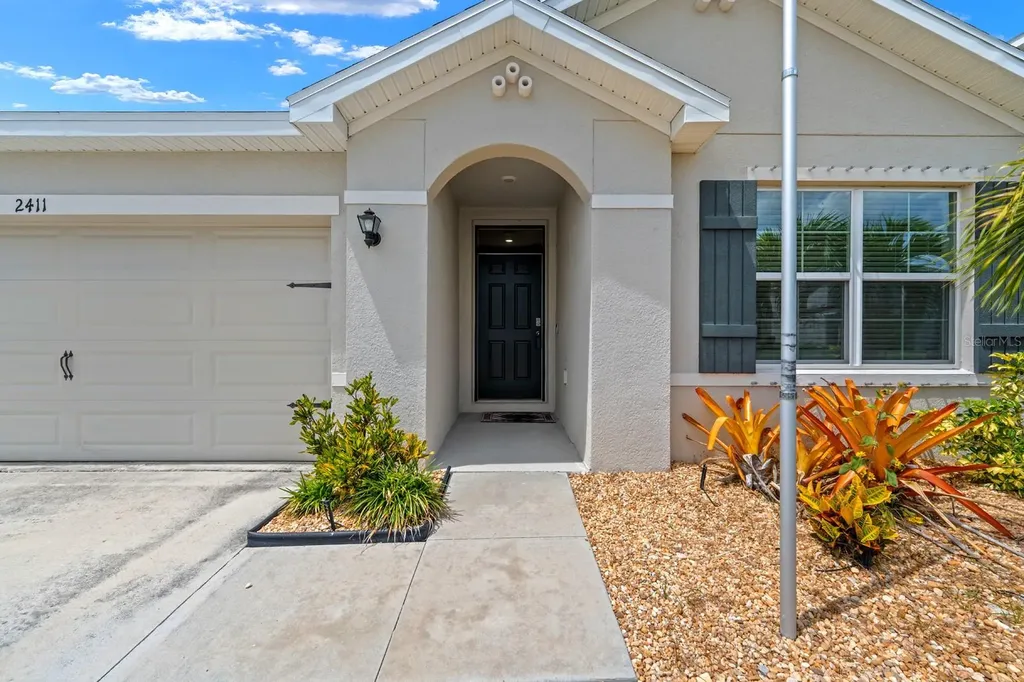 2411 Mizner Bay Avenue Bradenton FL 34208