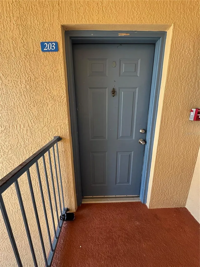 495 Las Cortes Lane Orlando FL 32824