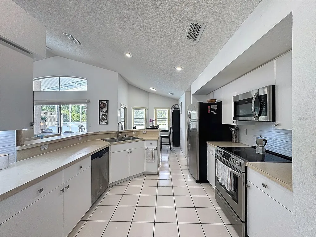 566 Montana Avenue Davenport FL 33897
