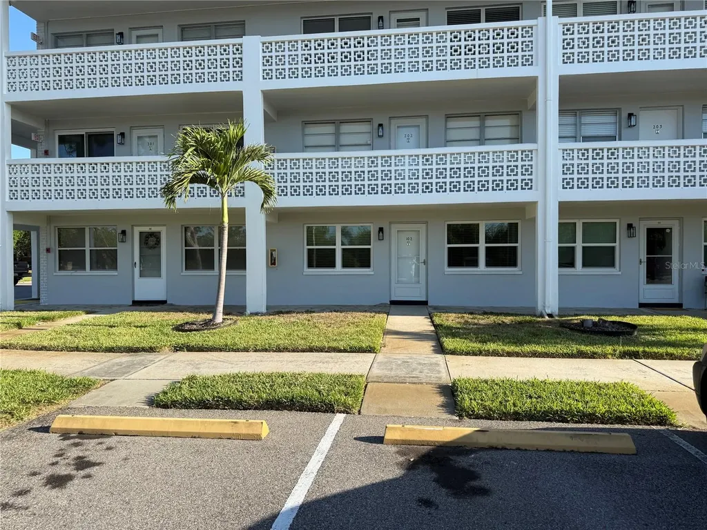 1001 77th Avenue N St Petersburg FL 33703
