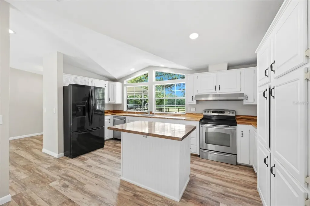 8606 Boyt Road Zephyrhills FL 33540